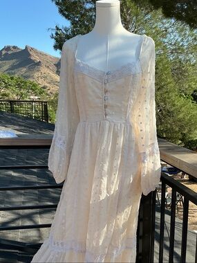 Vintage-Inspired Ivory Swiss Dot Midi Dress with Lace Trim